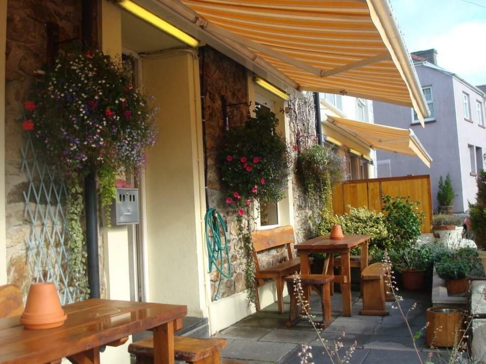 Glendower Hotel Goodwick Exterior photo